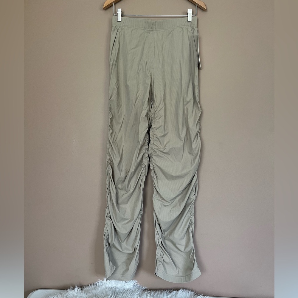 {Lululemon} Dance Studio Slim-Fit High-Rise Flared Pant in Sheer Oak - Medium